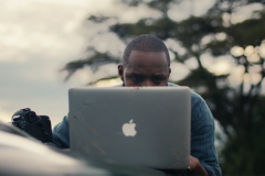 Apple tung video quảng cáo nhấn mạnh khả năng sáng tạo trên Macbook