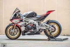 Aprilia RSV4 factory vẻ đẹp xuất thần từ mẫu Mô tô Ý