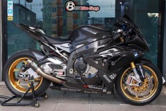 BMW HP4 vẻ đẹp tuyệt sắc trong trang bị full áo Carbon ilmberger