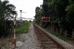 Cả công ty đường sắt bị kỷ luật vì nữ nhân viên gác chắn đau bụng không kéo chắn