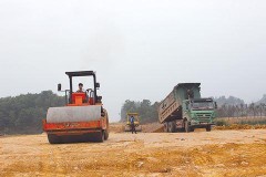 Cao tốc Hòa Lạc - Hòa Bình vẫn ì ạch vì dòng vốn rót từ ngân hàng bị đóng băng