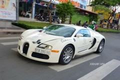 Bugatti Veyron bị bắt gặp "lang thang" trên phố một mình