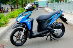 Click 125 độ khoe dáng nhẹ nhàng dưới con kênh Sài Gòn