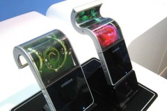 Điện thoại màn hình gập của Samsung có thể sẽ có giá lên đến 41.63 triệu đồng