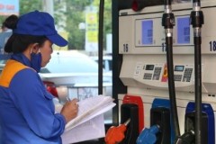 Giá xăng dầu trong nước đồng loạt giảm 234-386 đồng một lít