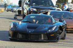 Kylie Jenner em út của Kim siêu vòng 3 tạo dáng nóng bỏng bên siêu xe triệu USD Ferrari LaFerrari