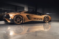 Lamborghini Aventador SV Roadster khác biệt hơn khi phủ màu gold