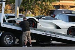 Siêu xe LaFerrari Aperta mui trần 963 mã lực của Lewis Hamilton gặp sự cố