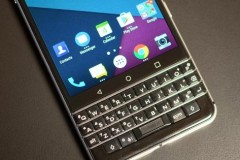 Tránh người khác rình mò đọc lén thông tin trên smartphone BlackBerry