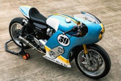 Triumph Thruxton trang bị động cơ supercharged với tên gọi ‘Phantom Blaze’