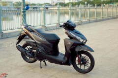 Vario 150 độ siêu chất khoe dáng bên bờ sông chiều