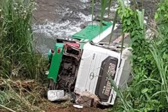 Xe khách mất lái lao xuống vực, 16 người thương vong