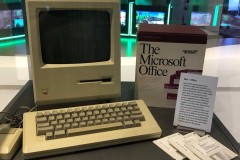 Những điều thú vị về chiếc Macintosh được trưng bày trong trụ sở Microsoft