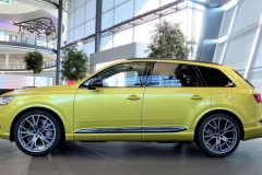Audi SQ7 cá tính hơn khi khoác bộ cánh màu vàng nổi bật Austin Yellow Metallic