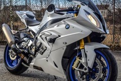 BMW S1000RR bản độ người mẫu da trắng đậm sức hút