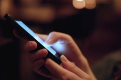 Sử dụng điện thoại có thể gây mất trí nhớ ở thanh thiếu niên