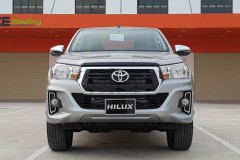 Chi tiết phiên bản 2.4E 4x2 AT MLM của Toyota Hilux 2018 với thiết kế mới