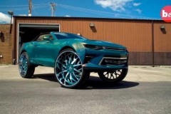 Chevrolet Camaro Convertible 2016 nổi bật với bộ vành 32 inch của Forgiato