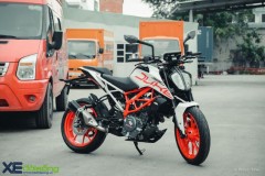 Đập thùng lô xe KTM 390 Duke 2018 màu trắng đầu tiên về Việt Nam