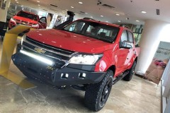 Chevrolet Colorado và Ford Ranger độ tại đại lý đội giá hơn trăm triệu đồng