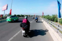 Dân mạng phẫn nộ với cặp đôi vượt ẩu gây tai nạn cho gia đình có con nhỏ rồi thản nhiên bỏ đi