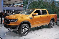 Ford Ranger 2018 tại Việt Nam được trang bị động cơ bi-turbo diesel 2 lít và hộp số 10 cấp