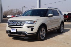 Ford Explorer Limited 2018 chính thức cập cảng, chờ thông quan