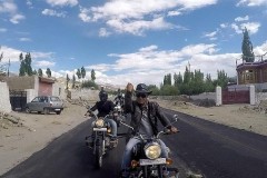 Hành trình phượt mô tô trên vùng Bắc Ấn và thoát khỏi thần chết trên đỉnh Khardung La