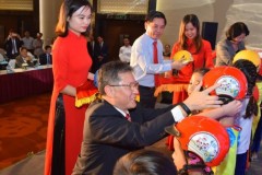 Honda Việt Nam tặng 1,95 triệu mũ bảo hiểm cho học sinh lớp Một năm học 2018-2019