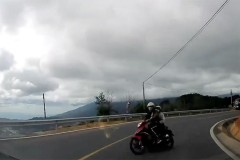 Hú hồn với pha ôm cua của 'phượt thủ' đi Yamaha Exciter