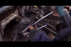 Không ngờ bánh xe ô tô làm từ 10.000 tờ giấy A4 lại chạy ngon lành thế này