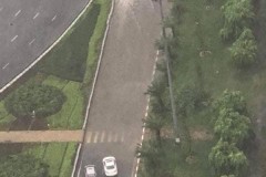 Khi những siêu xe cũng khóc ròng giữa dòng nước lũ