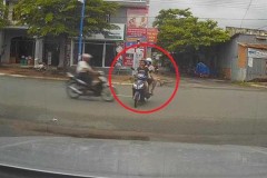 Không giảm tốc độ khi chạy xe từ trong ngõ ra bị phạt bao tiền?