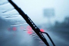Chúng ta sẽ phải chú ý những gì khi lái xe vào mùa mưa bão?