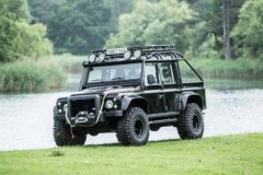 Land Rover Defender SVX 2014 sẽ được bán đấu giá trong khoảng từ 290.000 USD - 330.000 USD