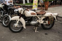Hàng trăm xe cổ thu hút người xem ở Sài Gòn