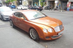 Bentley Continental GT Speed màu cam nổi bật của nhà thiếu gia Phan Thành xuống phố