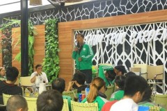 Người thầy đặc biệt của hàng trăm tài xế GrabBike Sài Gòn