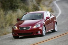 Triệu hồi khoảng 115.000 xe Lexus IS và GS do lỗi rò rỉ xăng