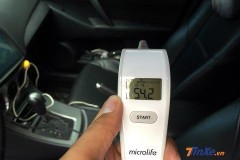 Nhiệt độ trong ô tô đỗ ngoài trời nắng có thể lên tới 55 độ C