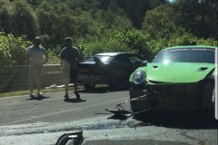 Porsche 911 GT3 RS màu xanh lá cây gặp kết cục bi thảm trên đường đua