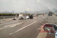 Sau tai nạn của chiếc Honda Civic, tài xế bất ngờ quay ra đánh hành khách đi cùng