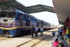 Tàu khách lại suýt đâm tàu hàng tại ga Nha Trang