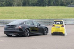 Tesla Model S không vượt qua bài kiểm tra phanh khẩn cấp tự động