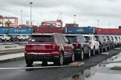 Lô xe Ford Explorer từ Mỹ cập cảng Hải Phòng, chờ thông quan