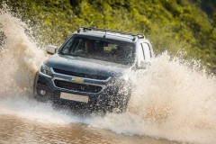 Trailblazer và Colorado có thể lội nước sâu đến 800 mm mà không bị chết máy