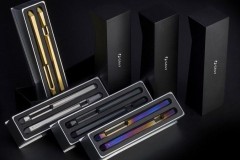 Cận cảnh ốp lưng Gray Advent Collection dành cho iPhone