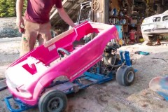 Tròn mắt với chiếc xe đồ chơi Barbie độ động cơ cào cào Honda CRF230