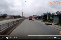 'Trẻ trâu' vượt ẩu va chạm với người đi ngược chiều