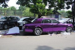 Bắt gặp siêu xe Rolls-Royce Phantom "thay áo" ngay dưới lòng đường